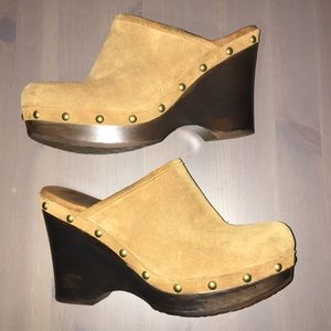 UGG sz 6 brown suede clogs